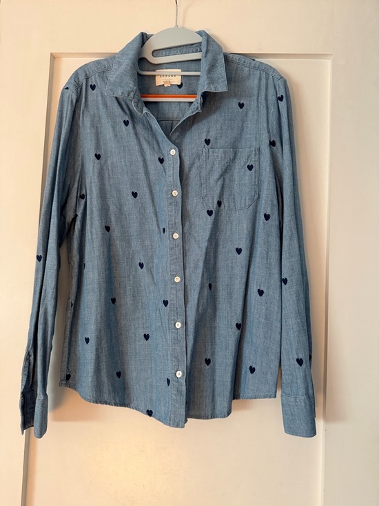 Sézane Chambray with Embrodiered Navy Heart Tomboy Shirt - Picture 3 of 6